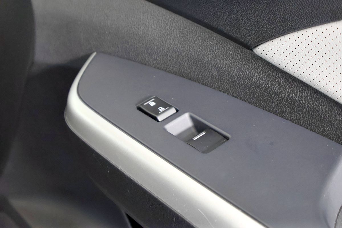 Used 2015 Honda CR-V Touring image 40