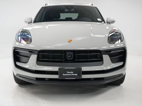 Certified 2025 Porsche Macan image 6
