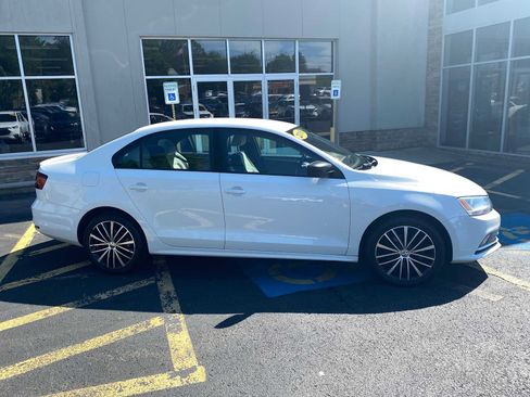 Used 2016 Volkswagen Jetta Sport FWD image 14