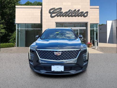 Certified 2024 Cadillac XT4 Luxury w/ Cold Weather Package AWD/4WD image 8