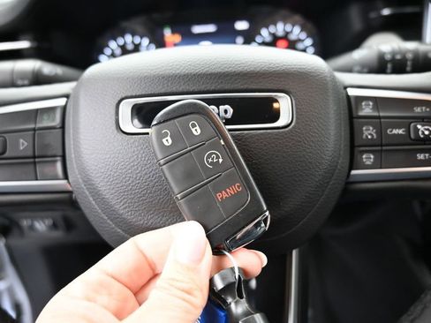 Used 2025 Jeep Compass Limited AWD/4WD image 37