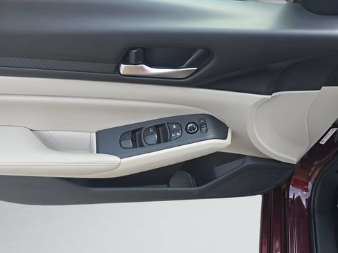 Certified 2025 Nissan Altima 2.5 SV FWD image 10