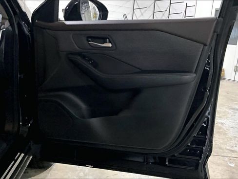 Used 2023 Nissan Rogue SV image 22