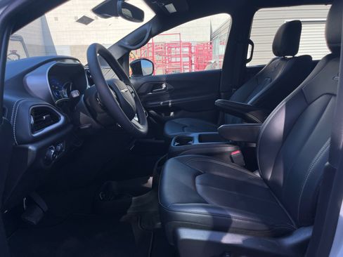 New 2026 Chrysler Pacifica Select w/ S Appearance Package AWD/4WD image 12
