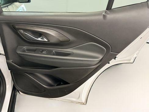 Used 2024 GMC Terrain SLT image 32