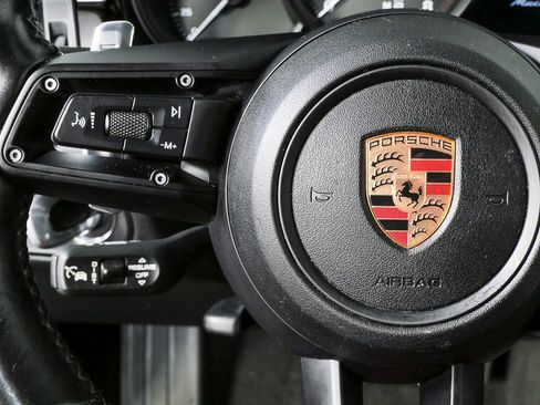 Certified 2024 Porsche Macan image 11