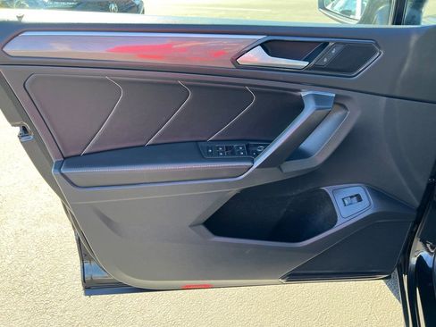 Used 2022 Volkswagen Tiguan SE R-Line image 12