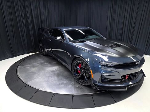 Used 2020 Chevrolet Camaro SS RWD image 59