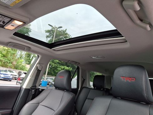 Used 2022 Toyota 4Runner TRD Off-Road Premium AWD/4WD image 13