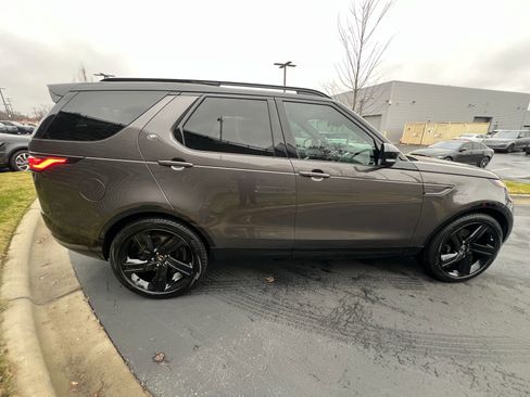 Certified 2024 Land Rover Discovery Metropolitan Edition image 7