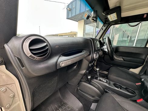 Used 2018 Jeep Wrangler Unlimited Sport image 12