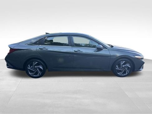 Used 2025 Hyundai Elantra SEL FWD image 18
