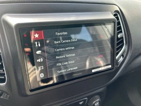 Used 2018 Jeep Compass Limited AWD/4WD image 23