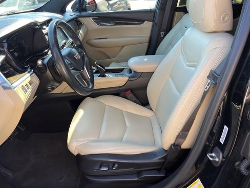 Used 2018 Cadillac XT5 FWD image 23