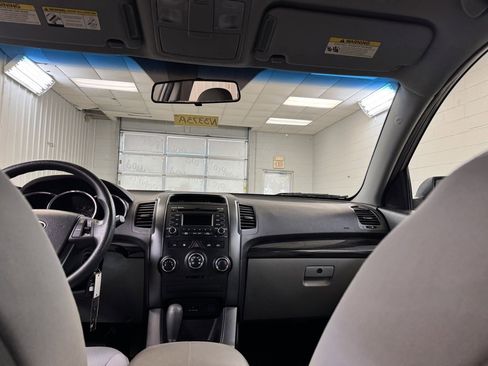 Used 2011 Kia Sorento LX image 21