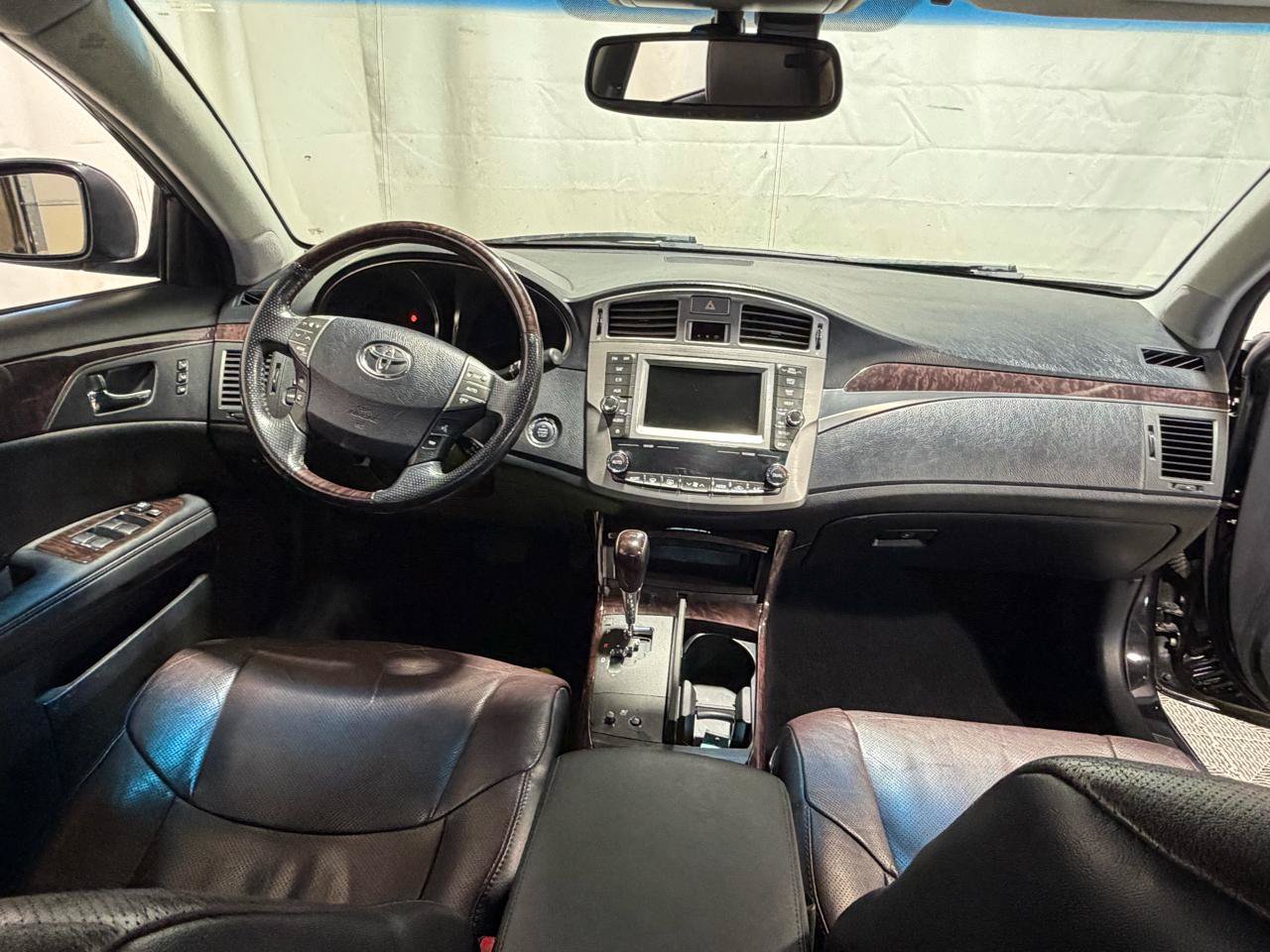 Used 2011 Toyota Avalon Limited FWD image 17