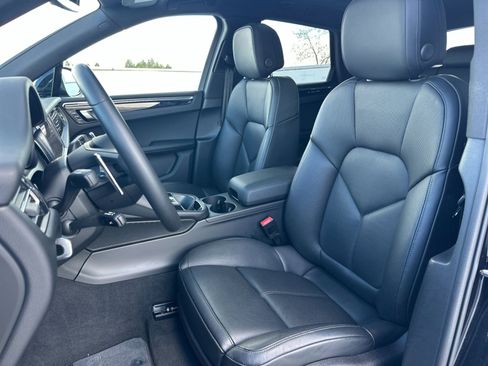 Used 2025 Porsche Macan image 5