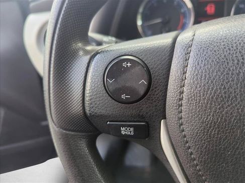 Used 2017 Toyota Corolla LE FWD image 12