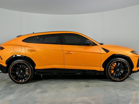 Used 2022 Lamborghini Urus image 14