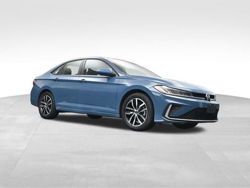 Used 2025 Volkswagen Jetta SE FWD image 29