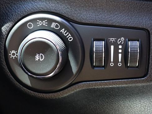 Used 2020 Jeep Compass Latitude FWD image 41