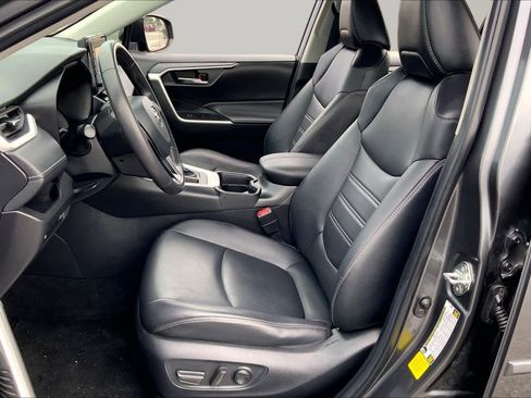 Used 2021 Toyota RAV4 XLE Premium FWD image 8