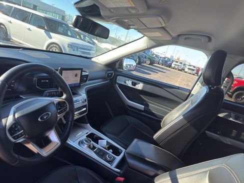 Used 2024 Ford Explorer XLT w/ Equipment Group 202A image 26