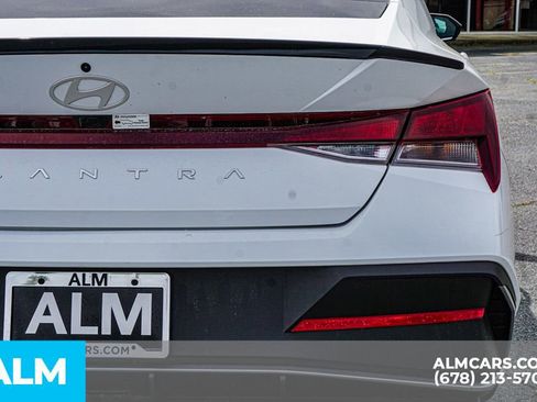 Used 2025 Hyundai Elantra Sport image 13