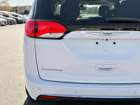 Used 2020 Chrysler Pacifica Limited image 8
