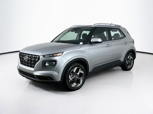 Used 2025 Hyundai Venue SEL FWD image 3