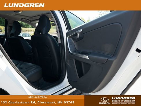 Used 2017 Volvo V60 T5 Premier w/ Convenience Package image 17