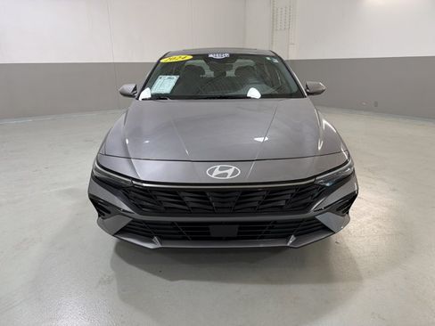 Used 2024 Hyundai Elantra SEL w/ Convenience Package FWD image 2