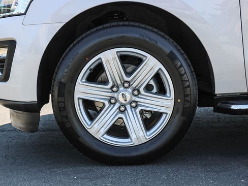 Used 2019 Ford Expedition XLT w/ Equipment Group 202A RWD image 11