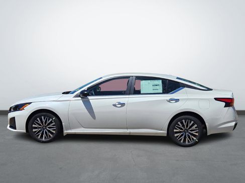 New 2025 Nissan Altima 2.5 SV image 2