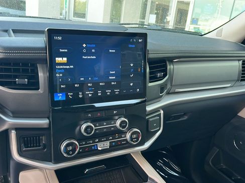 Certified 2024 Ford Expedition XLT image 24