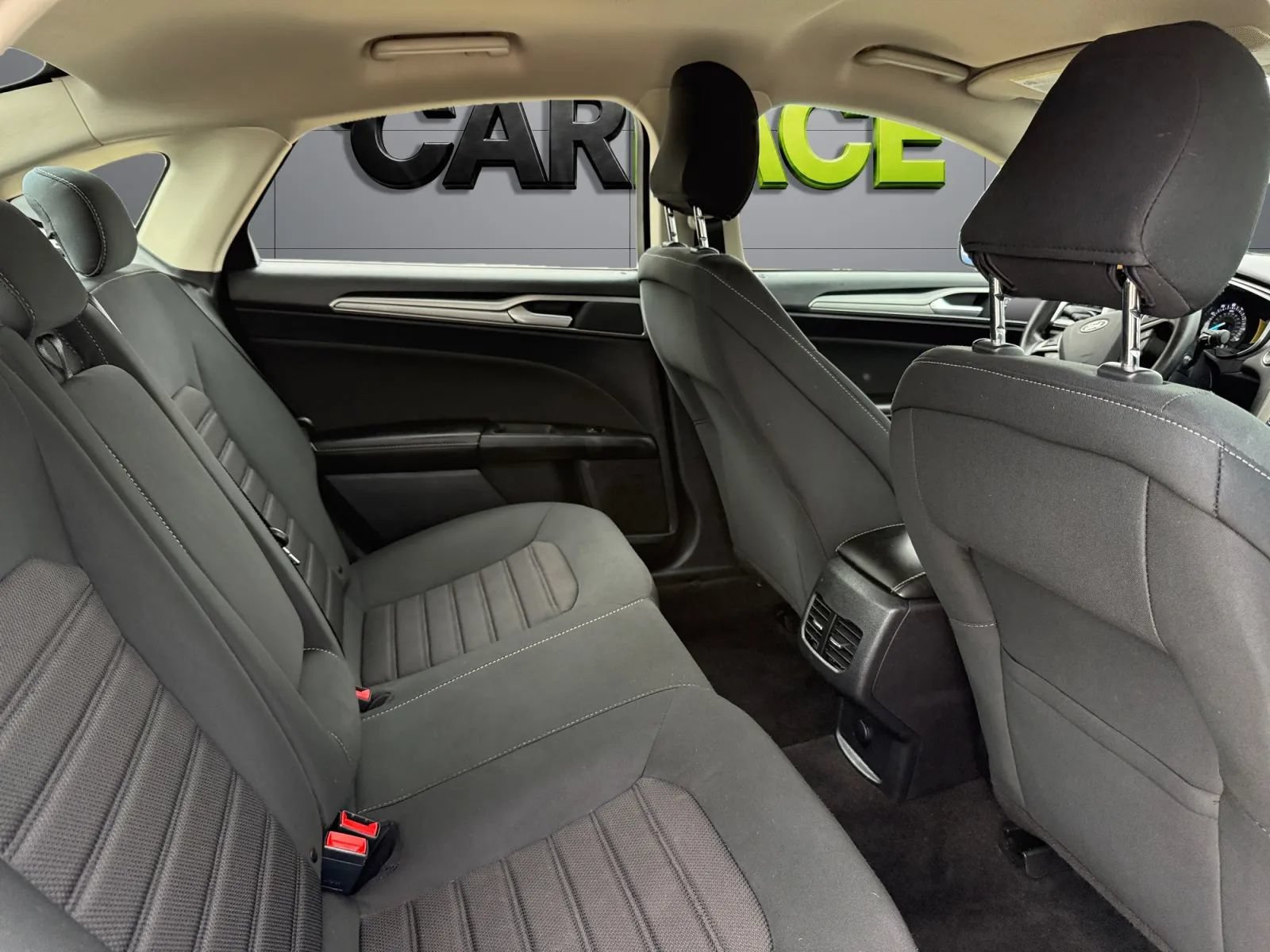 Used 2020 Ford Fusion SE FWD image 21
