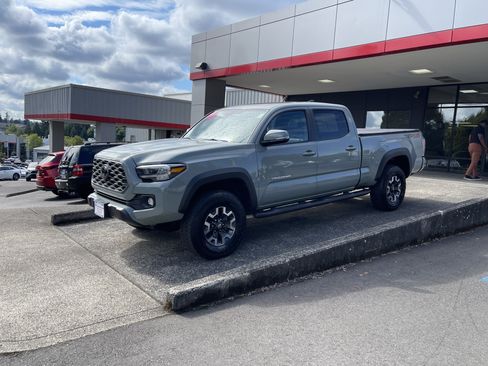 Certified 2022 Toyota Tacoma TRD Off-Road w/ TRD Premium Off Road Package AWD/4WD image 4