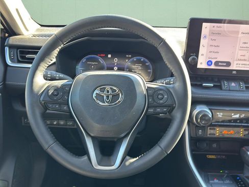 Used 2025 Toyota RAV4 Limited image 26