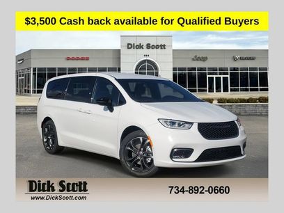 New 2026 Chrysler Pacifica Select