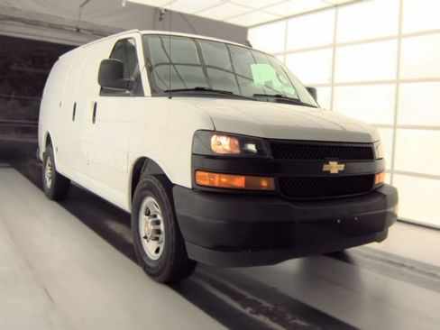Used 2021 Chevrolet Express 2500 RWD image 1