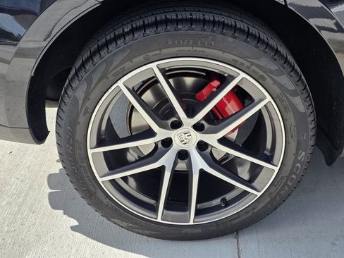 Used 2022 Porsche Macan S image 16