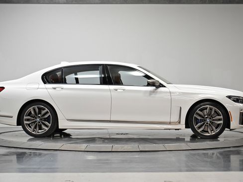 Used 2022 BMW M760i xDrive w/ Luxury Rear Seating Package image 15