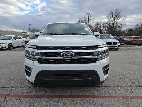 Used 2023 Ford Expedition Limited image 2