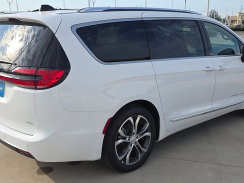 New 2026 Chrysler Pacifica Pinnacle AWD/4WD image 5