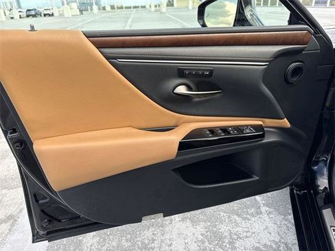 Certified 2024 Lexus ES 350 w/ Premium Package image 13