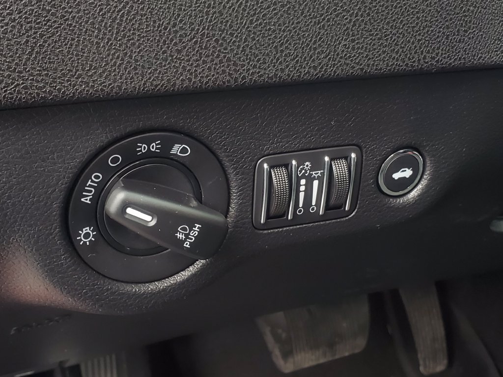 Used 2020 Dodge Charger SXT w/ Cold Weather Package AWD/4WD image 7