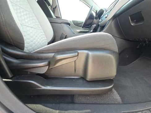 Used 2020 Chevrolet Equinox LS w/ LS Convenience Package FWD image 17