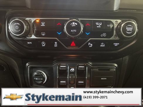 Used 2021 Jeep Gladiator Sport image 26