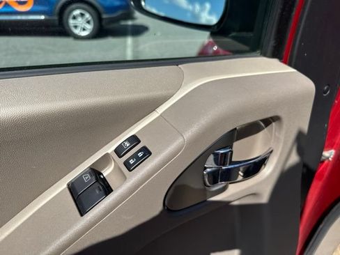 Used 2010 Nissan Frontier SE w/ SE Value Truck Pkg RWD image 13