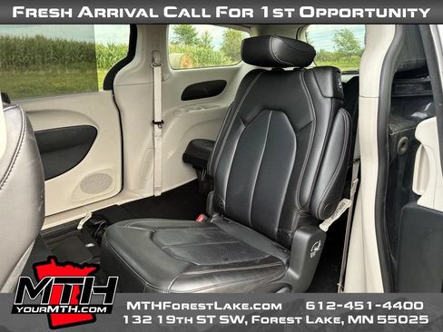 Used 2023 Chrysler Pacifica Touring-L AWD/4WD image 10